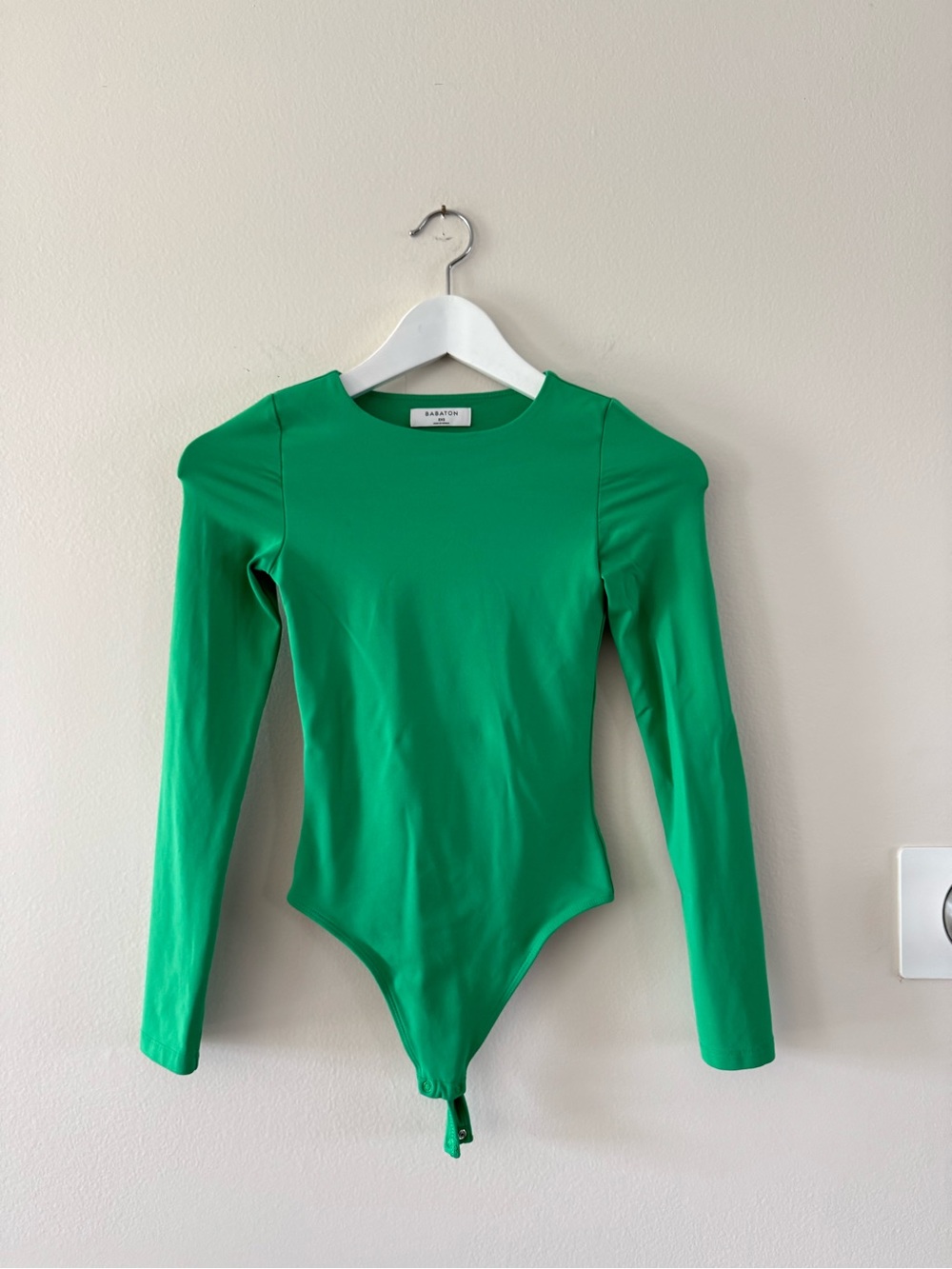 Aritzia Babaton Contour: Green long sleeve crewneck bodysuit